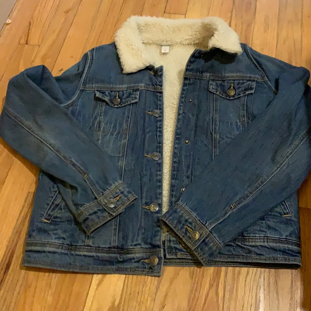 Jean jacket with fur on the inside